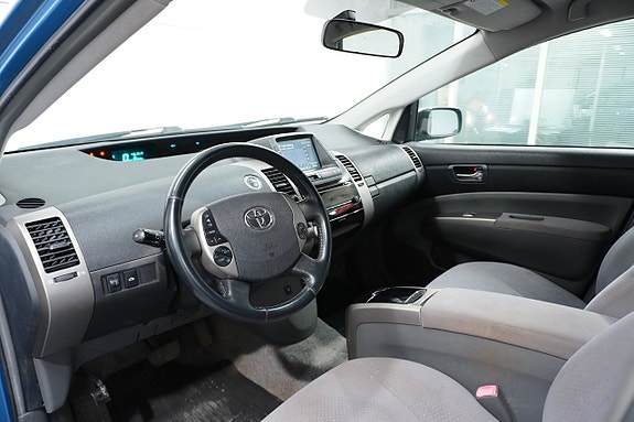 Toyota Prius 11 of 25