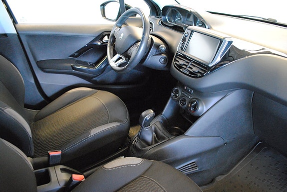 Peugeot 208 5 of 7