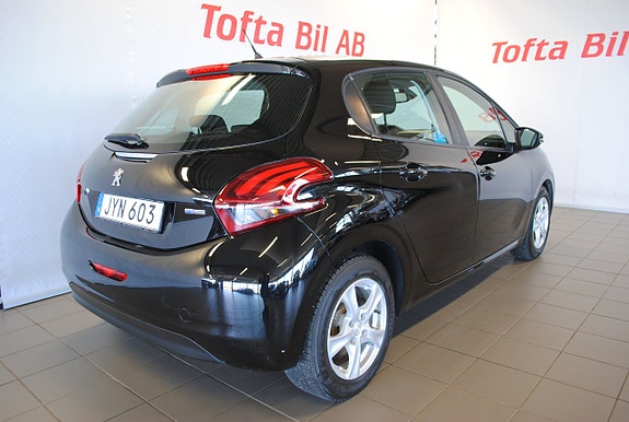 Peugeot 208 4 of 7