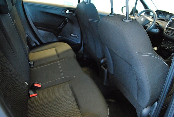 Peugeot 208 6 of 7