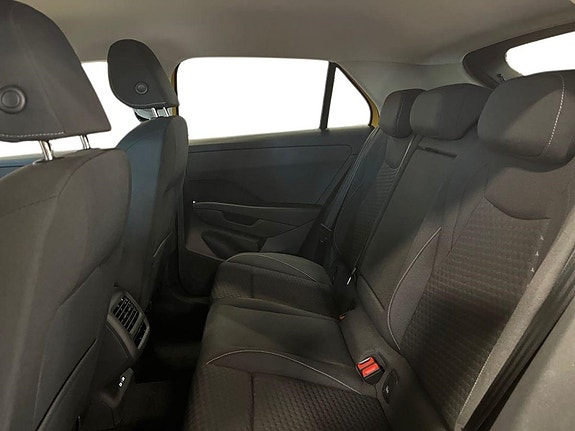 Volkswagen T-Roc 8 of 9
