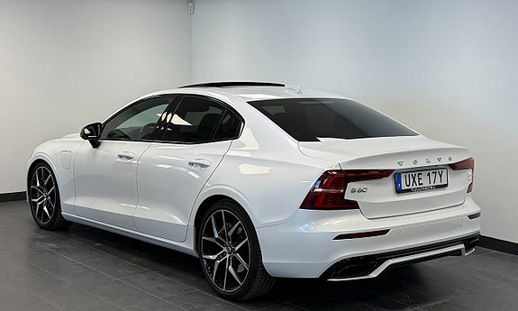 Volvo S60 2 of 5