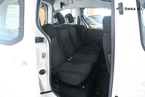 Peugeot Partner Tepee 10 of 13