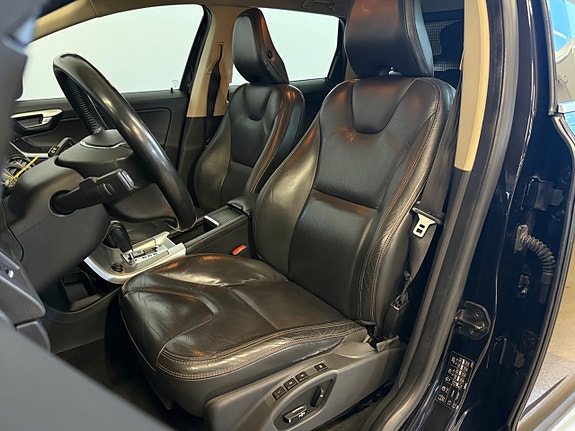 Volvo XC60 12 of 15