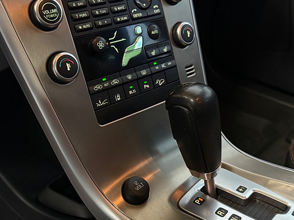 Volvo XC60 14 of 15