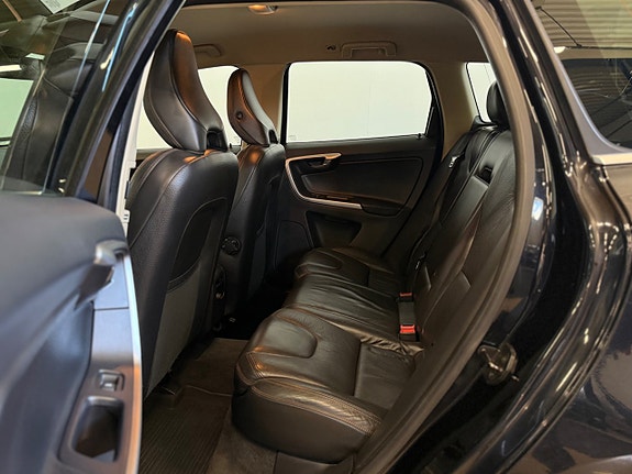 Volvo XC60 13 of 15