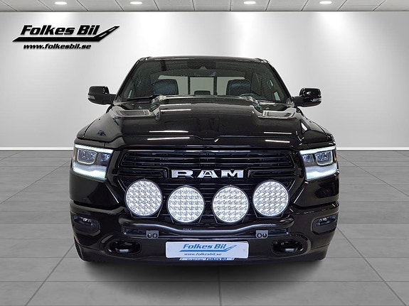 Dodge RAM 1500 2 of 5