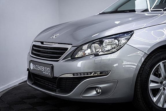 Peugeot 308 2 of 5