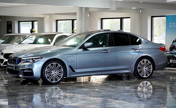 BMW 530e 4 of 5