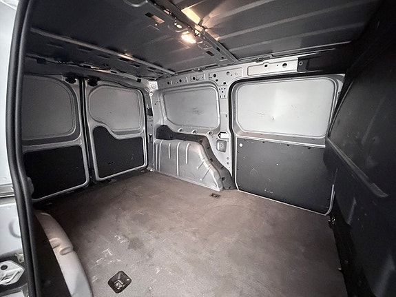 Volkswagen Caddy Maxi 26 of 28