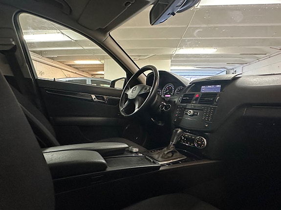 Mercedes-Benz C180 15 of 19