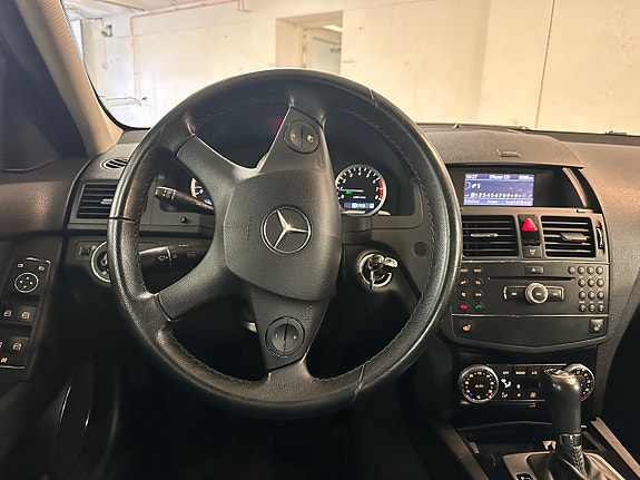 Mercedes-Benz C180 16 of 19