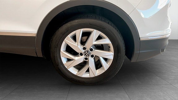 Volkswagen Tiguan 6 of 14