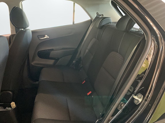 Kia Picanto 9 of 17