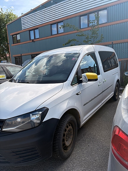 Volkswagen Caddy Maxi 2 of 4