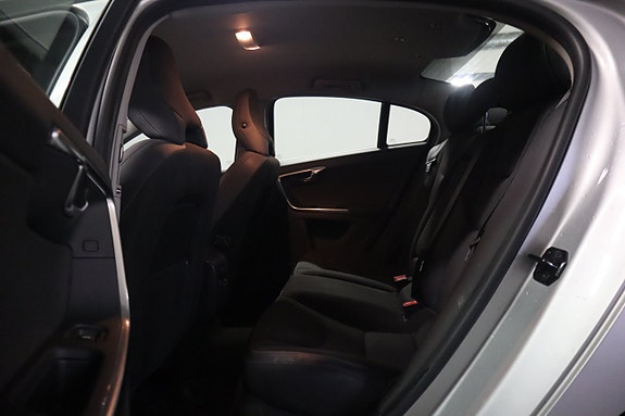 Volvo S60 9 of 23