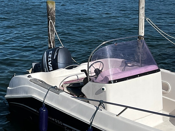Seamaster med 100hk 4-takt styrpulpetbåt tillverkad i Kungshamn. 4 of 8