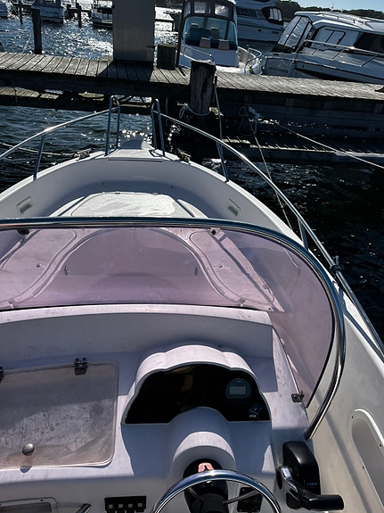 Seamaster med 100hk 4-takt styrpulpetbåt tillverkad i Kungshamn. 7 of 8