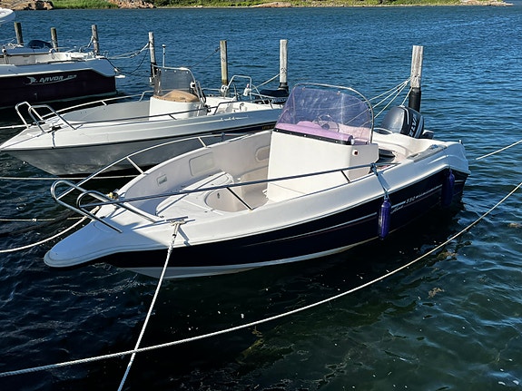 Seamaster med 100hk 4-takt styrpulpetbåt tillverkad i Kungshamn. 5 of 8