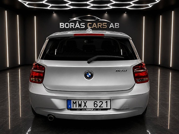 BMW 118d 4 of 5