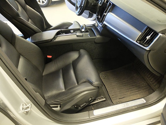Volvo V90 10 of 14