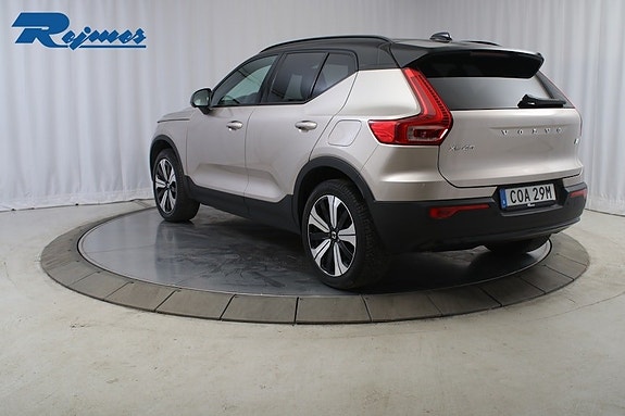 Volvo XC40 3 of 5