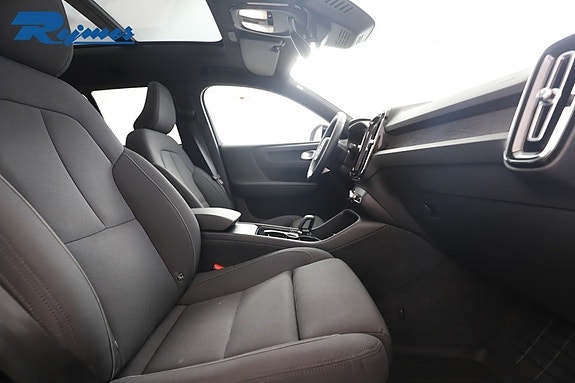 Volvo XC40 4 of 5