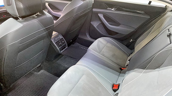 Volkswagen Passat 11 of 14