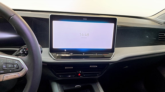 Volkswagen Passat 9 of 14
