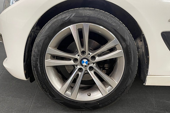 BMW 320 16 of 17