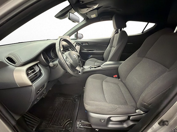 Toyota C-HR 17 of 30