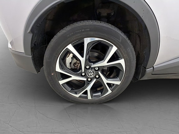 Toyota C-HR 28 of 30