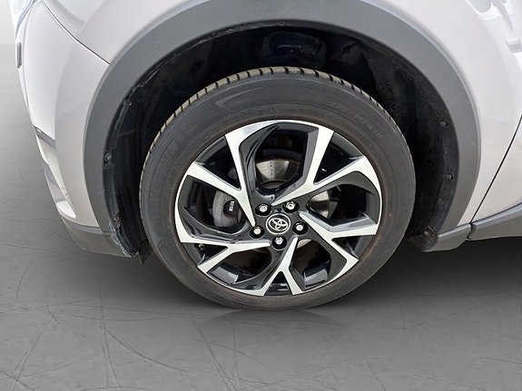 Toyota C-HR 30 of 30