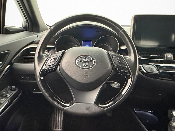 Toyota C-HR 12 of 30