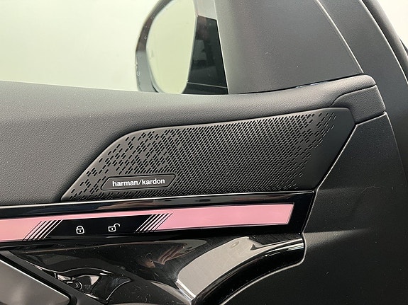 BMW i5 8 of 16