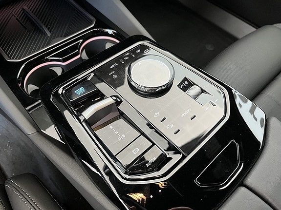 BMW i5 9 of 16