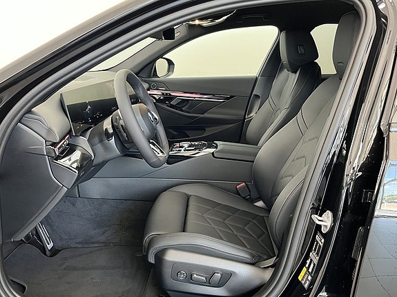 BMW i5 5 of 16