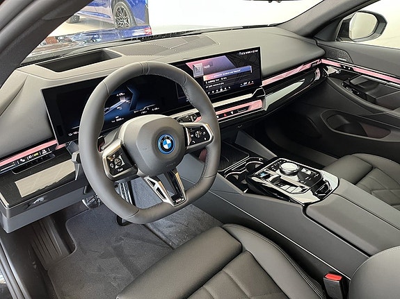 BMW i5 6 of 16