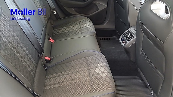 Volkswagen Passat 18 of 27