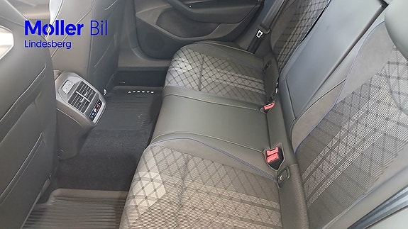 Volkswagen Passat 19 of 27
