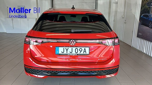 Volkswagen Passat 8 of 27