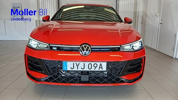 Volkswagen Passat 2 of 27