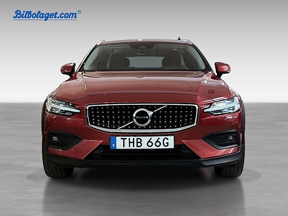 Volvo V60 Cross Country 2 of 5