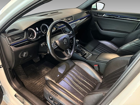 Skoda Superb 9 of 18