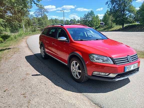 Volkswagen Passat Alltrack 3 of 5