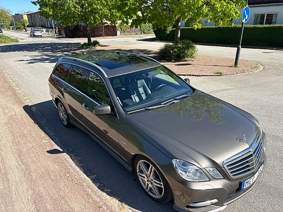 Mercedes-Benz E350 3 of 5