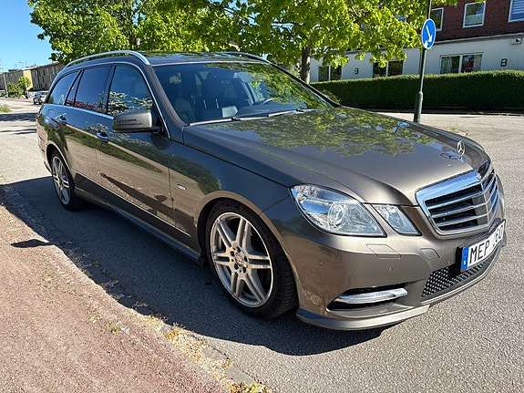 Mercedes-Benz E350 2 of 5