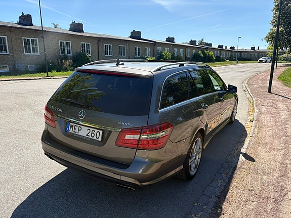 Mercedes-Benz E350 5 of 5