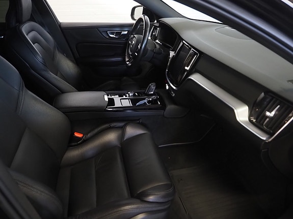 Volvo V60 13 of 25