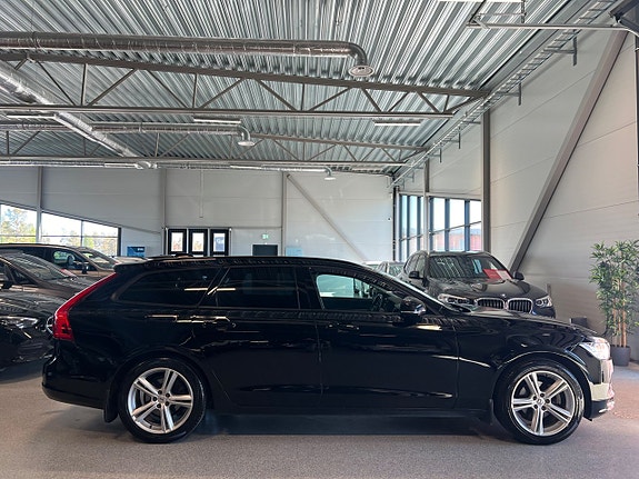 Volvo V90 2 of 5